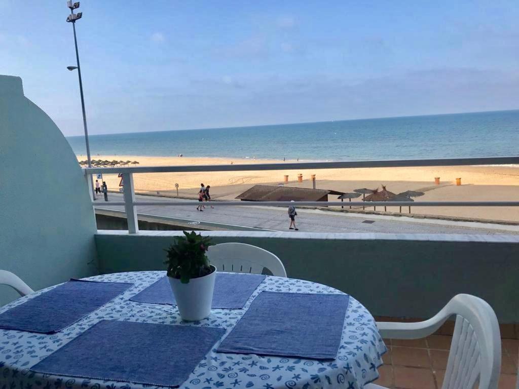 Gatu Premium Villa Isabel Terraza,Parking,1ºlinea Playa,Wifi,Vista Al Mar , Preferente Mayores De 25 Anos Y Familias Cádiz Eksteriør bilde
