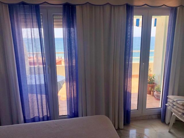Gatu Premium Villa Isabel Terraza,Parking,1ºlinea Playa,Wifi,Vista Al Mar , Preferente Mayores De 25 Anos Y Familias Cádiz Eksteriør bilde